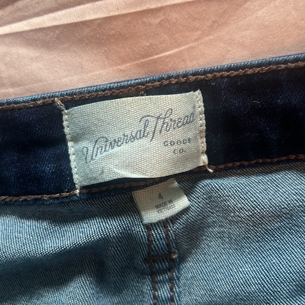 Target distressed jean shorts size 4 - Picture 3 of 4